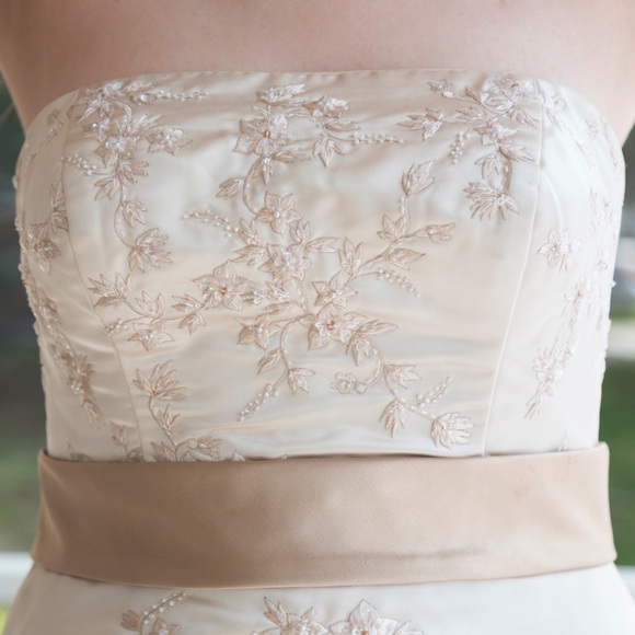 Oleg Cassini Collection Designer Wedding Dress - Picture 5 of 8